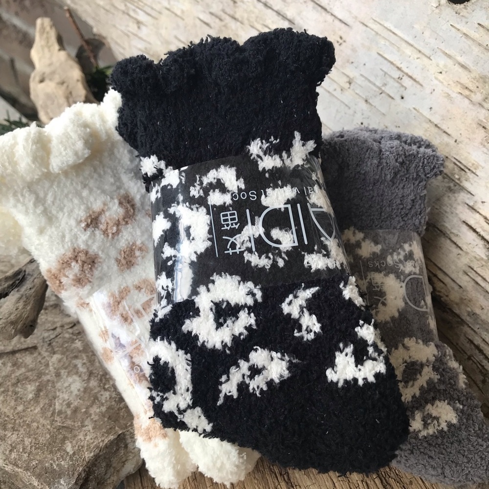 4/$20 Women’s Coral Velvet Black White Animal Print Socks - Picture 3 of 5